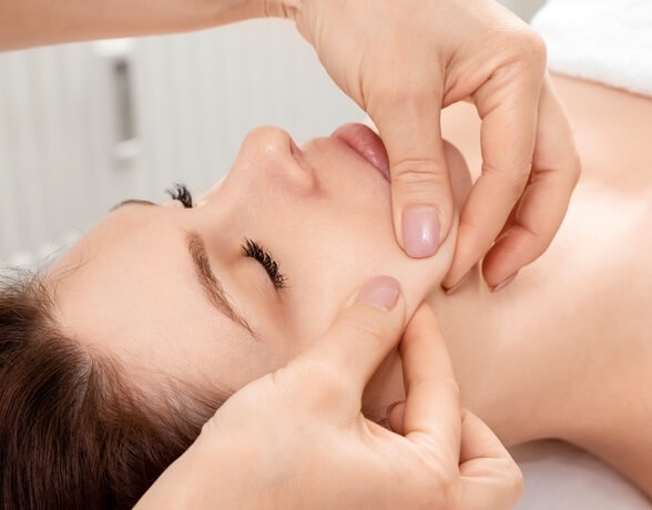 Behandeling-Japanse-gezichtmassage